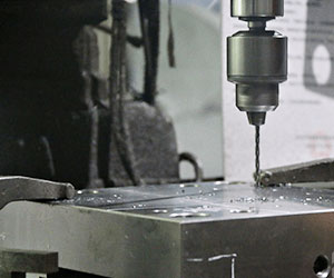 How does a steel casting foundry use resin sand to improve the quality of castings?